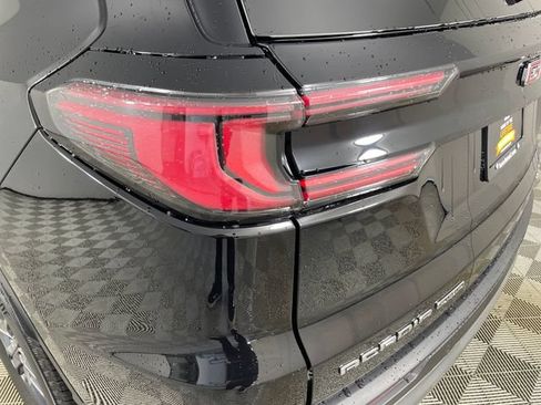 Certified 2026 GMC Acadia Elevation AWD/4WD image 17
