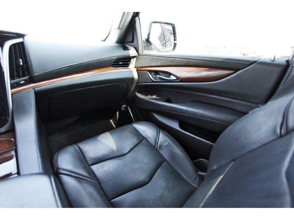 Used 2020 Cadillac Escalade Premium Luxury w/ LPO, Radiant Package AWD/4WD image 10
