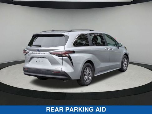 Used 2023 Toyota Sienna XLE image 4