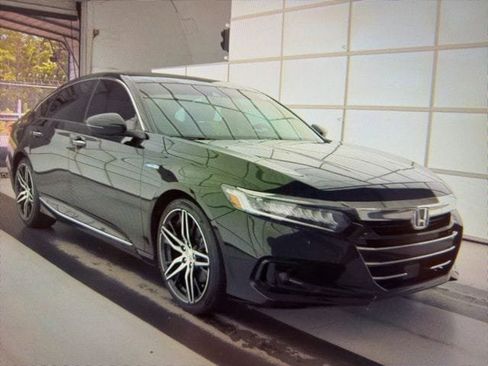 Used 2022 Honda Accord Touring image 1