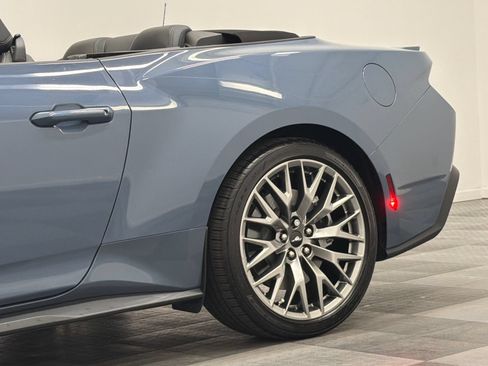 Used 2025 Ford Mustang GT Premium RWD image 5