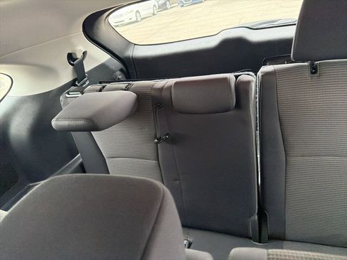 Used 2023 Toyota Highlander LE image 10