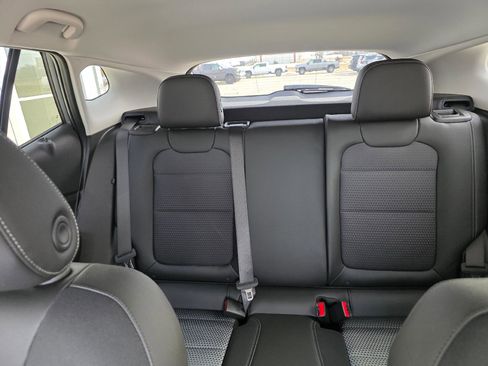 Used 2026 Chevrolet Trax LT w/ LT Convenience Package FWD image 21