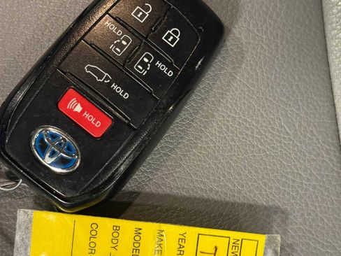 Used 2023 Toyota Sienna XLE AWD/4WD image 39
