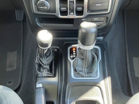 Used 2018 Jeep Wrangler Unlimited Sahara image 30