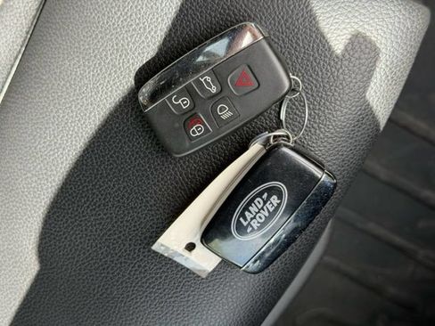 Used 2017 Land Rover Discovery Sport SE AWD/4WD image 24