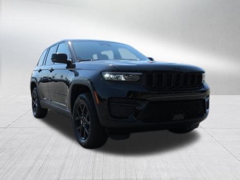 New 2025 Jeep Grand Cherokee 4WD image 8