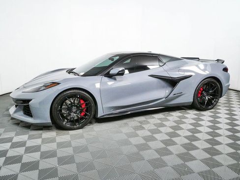 Used 2024 Chevrolet Corvette Z06 RWD image 2