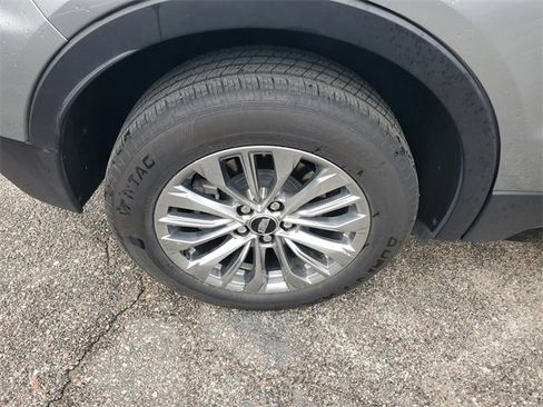 Used 2024 Cadillac XT4 Premium Luxury image 7