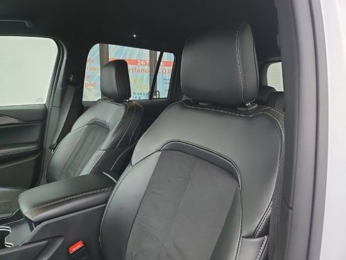 Used 2024 Jeep Grand Cherokee Altitude image 32