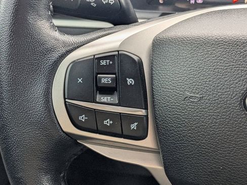 Used 2022 Ford Explorer XLT image 26