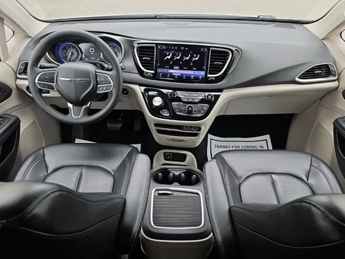 Certified 2023 Chrysler Pacifica Touring-L FWD image 23