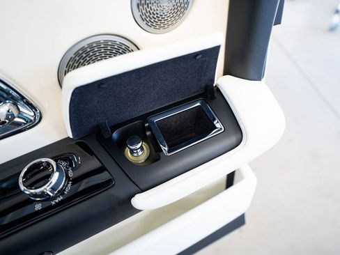 Used 2019 Rolls-Royce Phantom Sedan RWD image 48