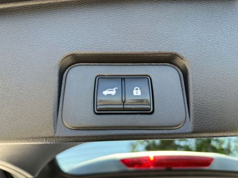 Used 2025 Nissan Rogue SV FWD image 23