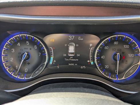 Used 2018 Chrysler Pacifica Limited w/ Advanced Safetytec Group FWD image 13
