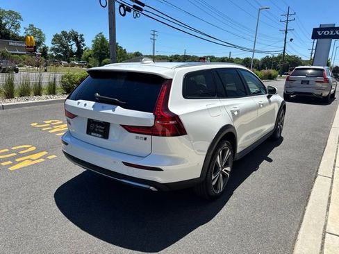 Used 2025 Volvo V60 B5 Cross Country Plus AWD/4WD image 5