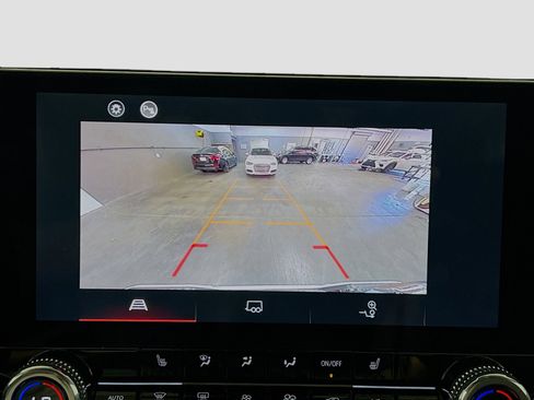 Used 2024 GMC Canyon Elevation w/ Convenience Package image 9