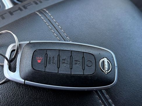 Used 2025 Nissan Pathfinder SV image 27