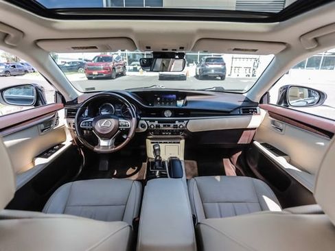 Used 2018 Lexus ES 350 w/ Luxury Package w/Wood Trim FWD image 51