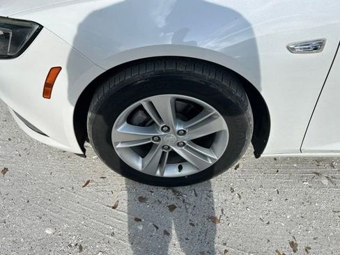 Used 2018 Buick Regal Preferred w/ Sights and Sounds Package FWD image 8