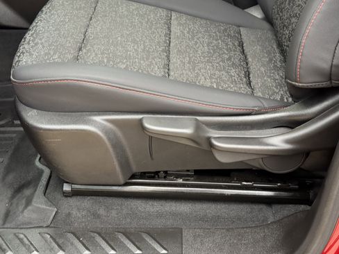 Used 2024 Chevrolet Colorado Z71 w/ Safety Package image 17