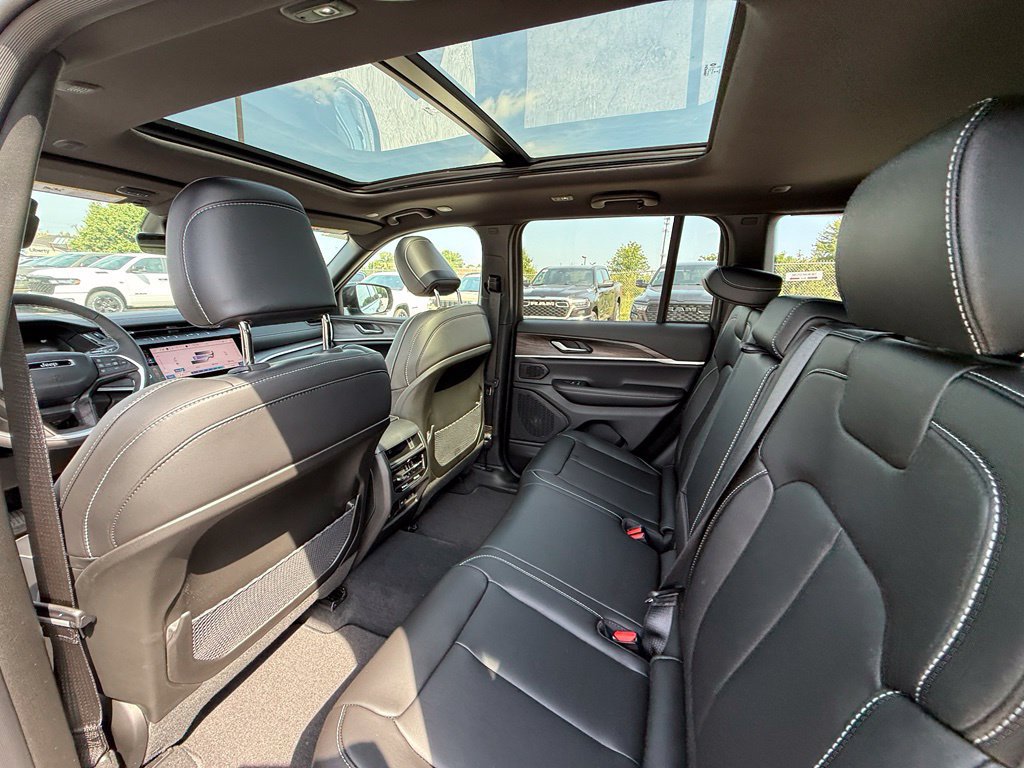 New 2027 Jeep Grand Cherokee Limited AWD/4WD image 23