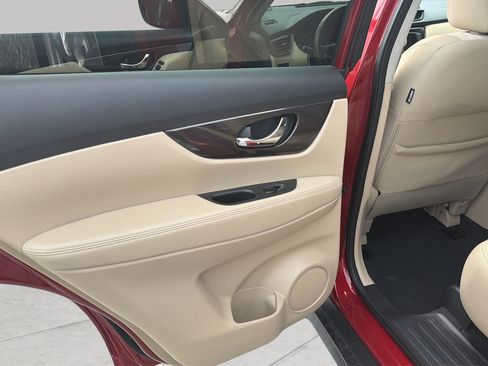 Used 2019 Nissan Rogue SV FWD image 25
