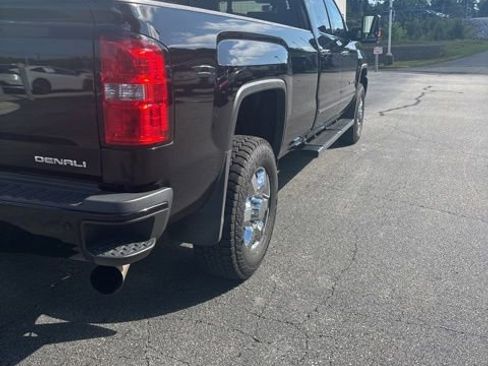 Used 2019 GMC Sierra 3500 Denali w/ Duramax Plus Package AWD/4WD image 4
