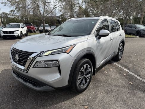 Used 2023 Nissan Rogue SV w/ SV Premium B Package image 3