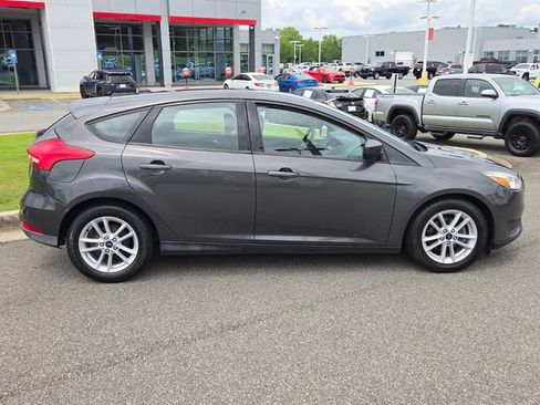 Used 2018 Ford Focus SE FWD image 12