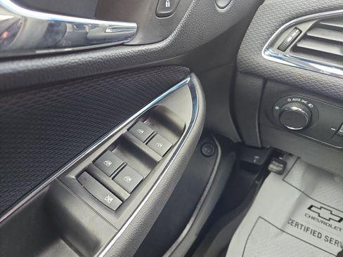 Certified 2018 Chevrolet Cruze LT w/ Convenience Package image 12