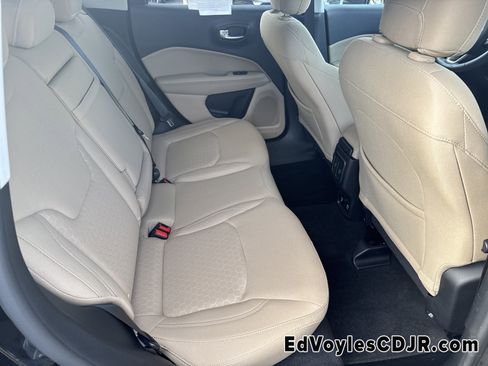 Used 2018 Jeep Compass Sport w/ Tech Group image 18