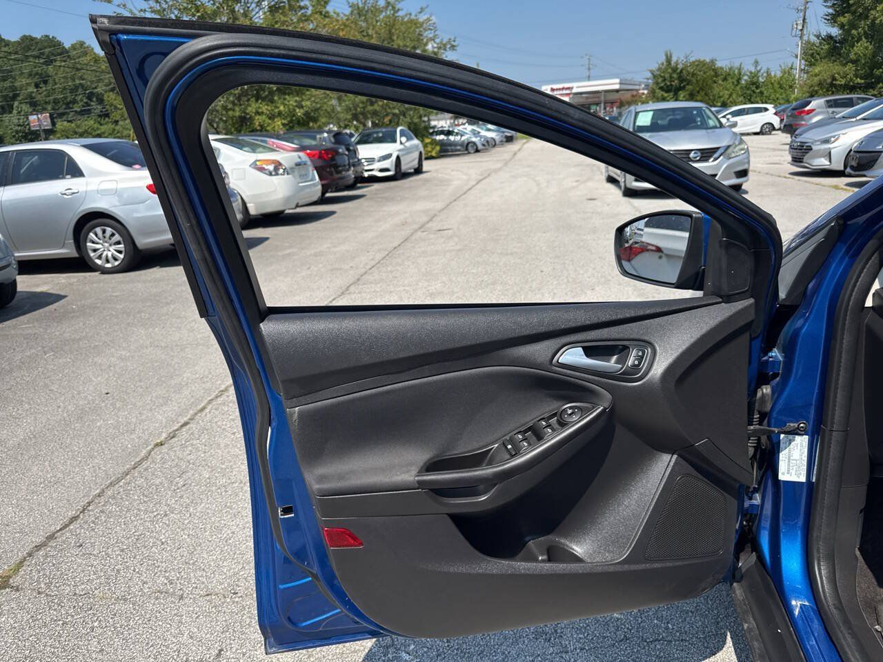 Used 2018 Ford Focus SE FWD image 13