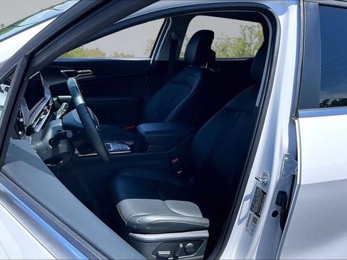 Used 2026 Kia Sportage EX FWD image 23