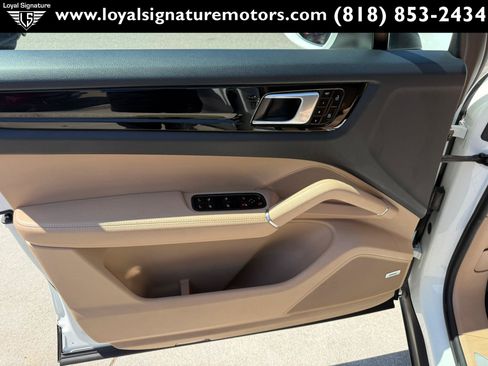 Used 2019 Porsche Cayenne AWD/4WD image 21