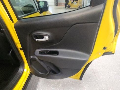 Used 2023 Jeep Renegade Trailhawk image 17