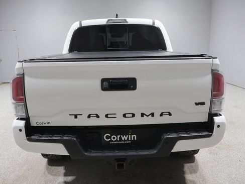 Used 2022 Toyota Tacoma TRD Off-Road w/ TRD Premium Off Road Package AWD/4WD image 3
