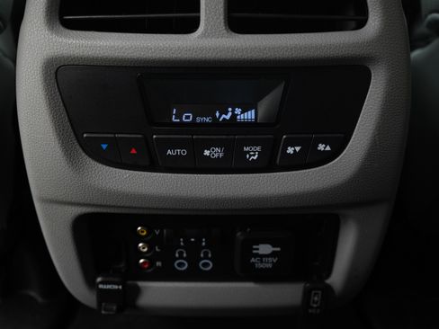 Used 2017 Honda Pilot Touring image 23