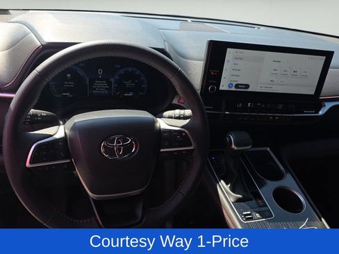 Used 2025 Toyota Sienna XSE AWD/4WD image 11