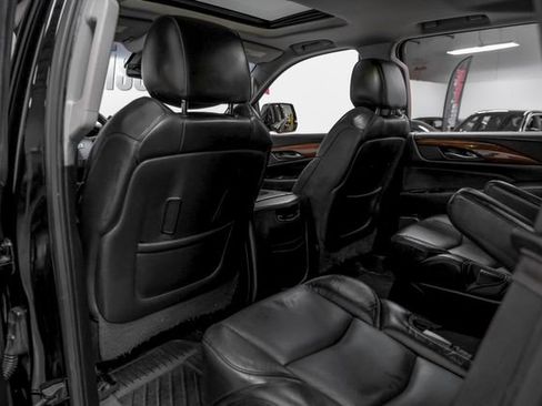 Used 2018 Cadillac Escalade Luxury image 33