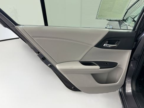 Used 2017 Honda Accord EX image 27