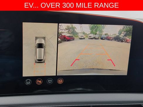 Used 2025 Cadillac Optiq Sport 2 w/ LPO, Floor Liner Package AWD/4WD image 22