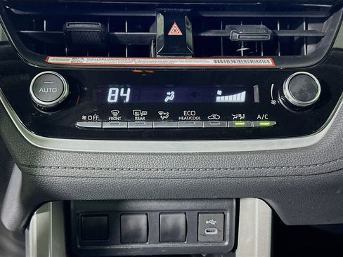 Used 2025 Toyota Corolla Cross LE image 23