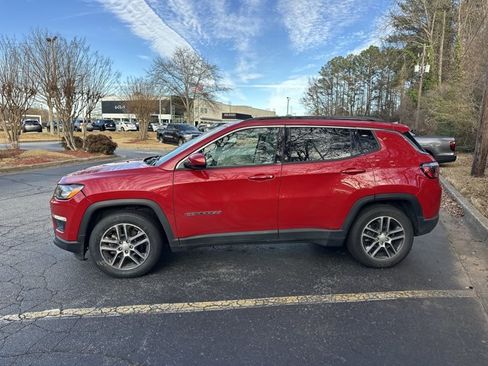 Used 2019 Jeep Compass Latitude image 9