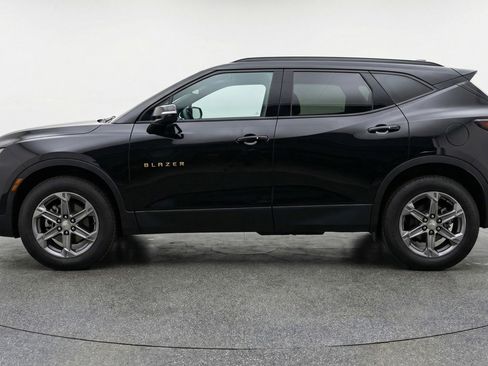 Used 2025 Chevrolet Blazer LT image 5