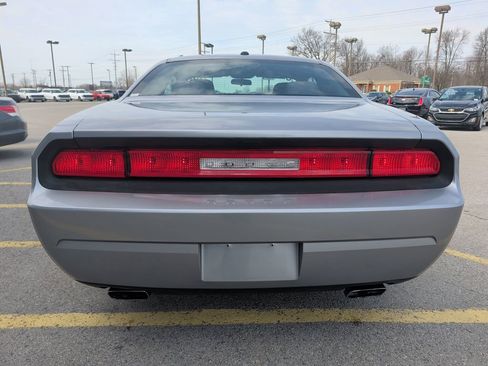 Used 2014 Dodge Challenger SXT RWD image 6