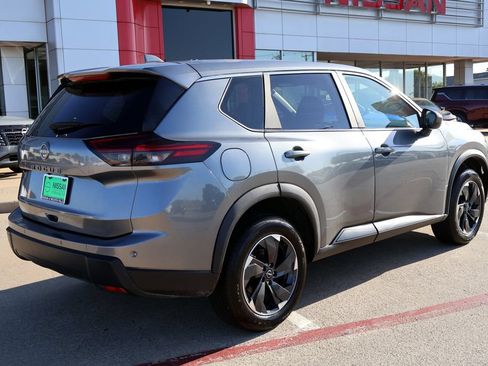 Used 2025 Nissan Rogue SV AWD/4WD image 6