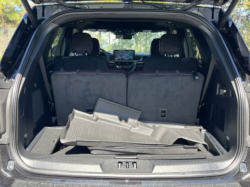 Used 2025 Ford Explorer Platinum image 27