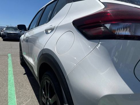 Used 2023 Nissan Kicks SR w/ SR Premium Package FWD image 9