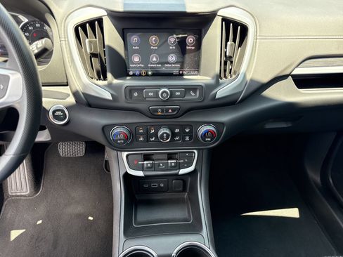 Used 2023 GMC Terrain SLE w/ Driver Convenience Package FWD image 27